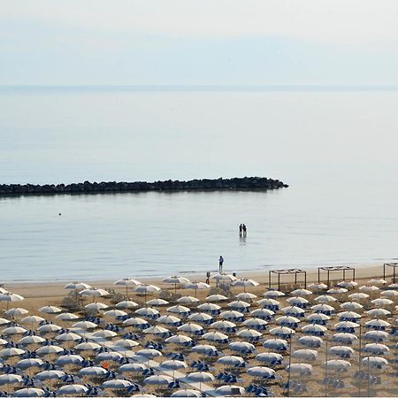 Hotel Sayonara Senigallia Buitenkant foto