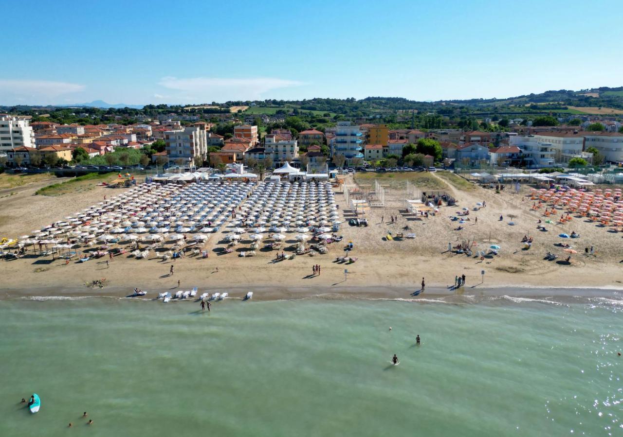 Hotel Sayonara Senigallia Buitenkant foto