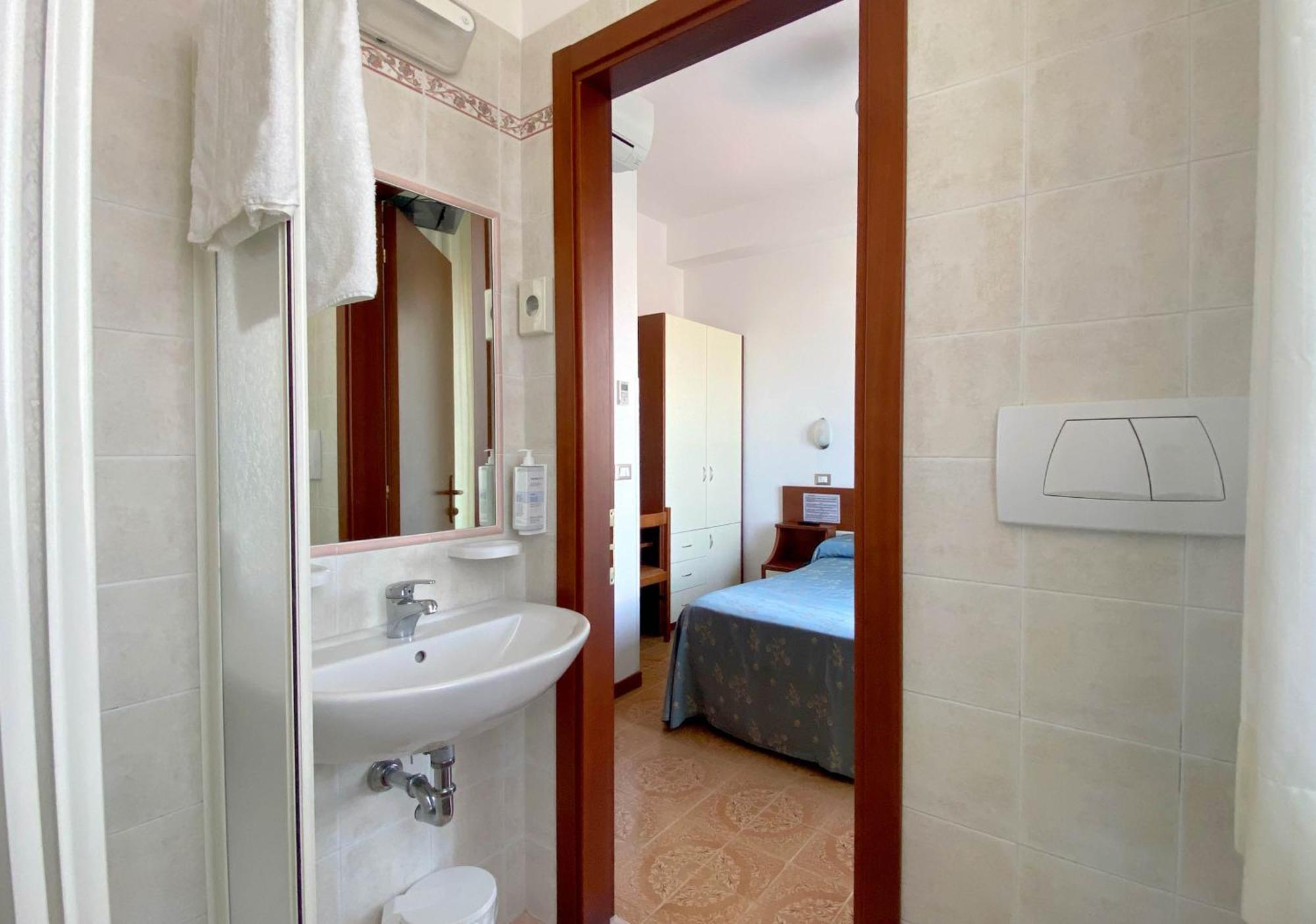 Hotel Sayonara Senigallia Buitenkant foto