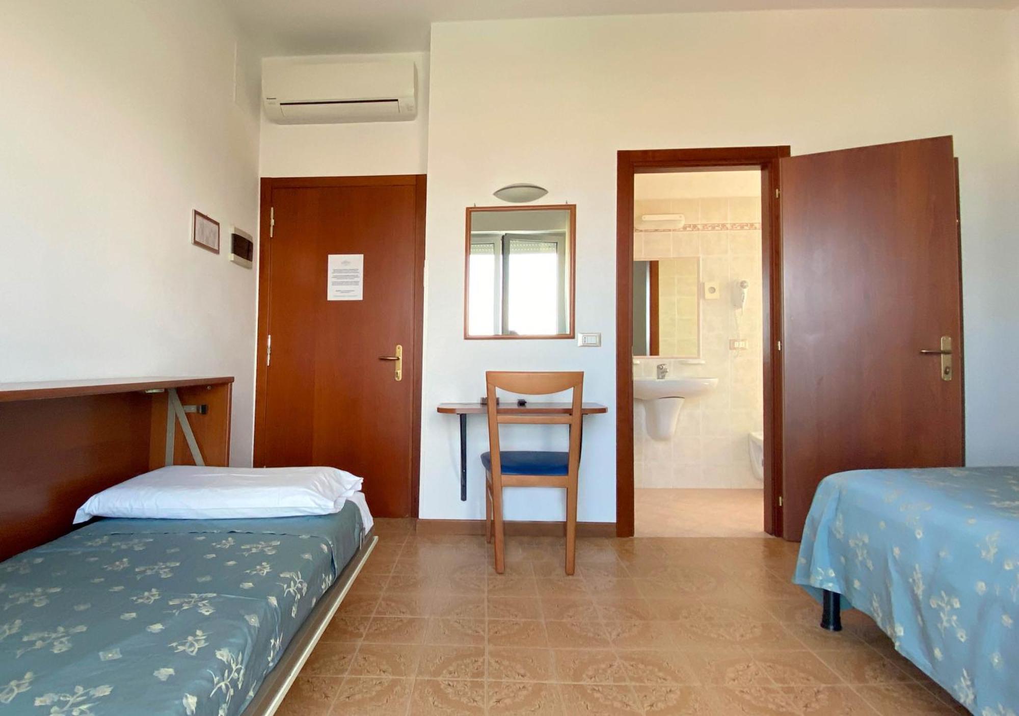 Hotel Sayonara Senigallia Buitenkant foto