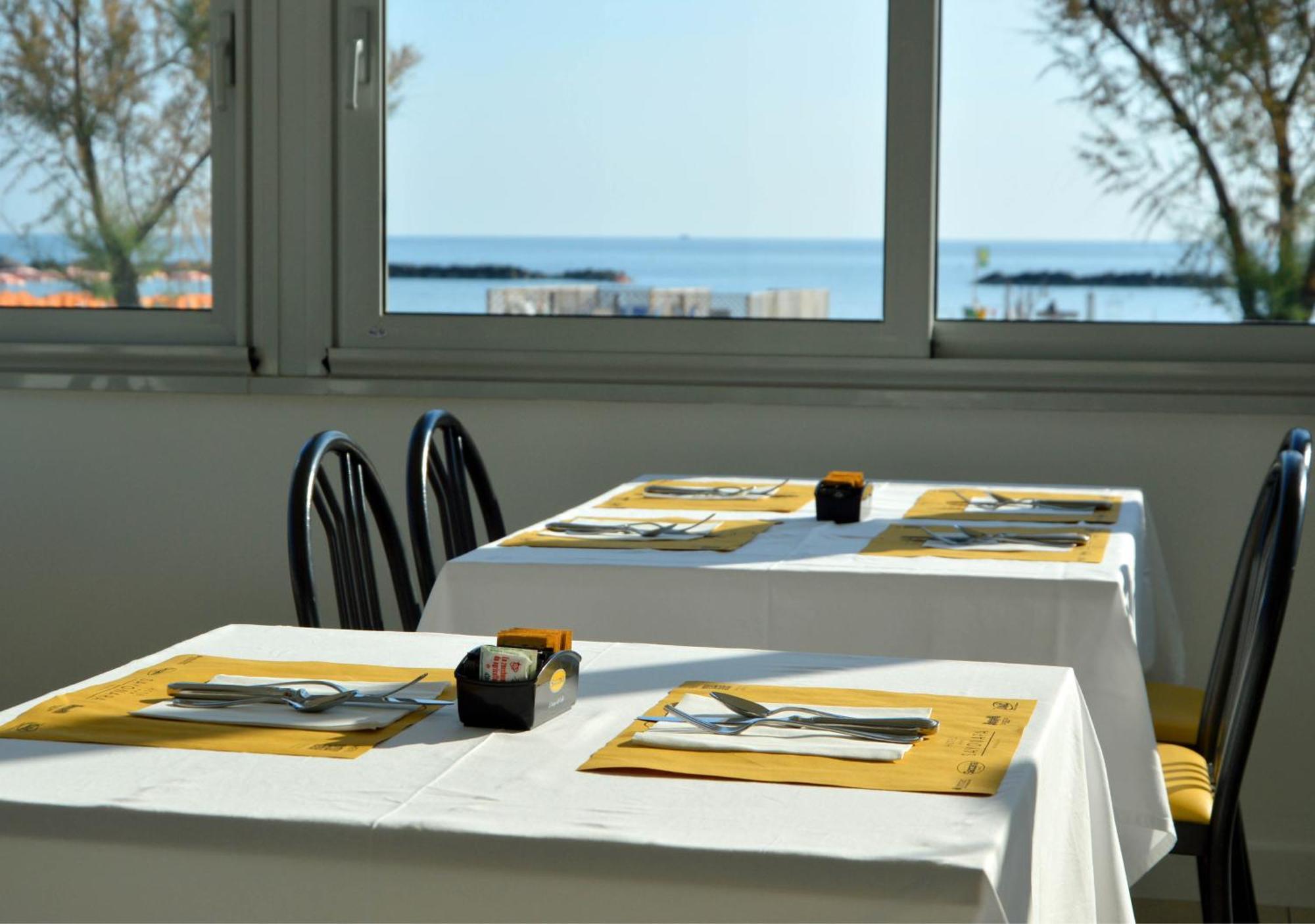 Hotel Sayonara Senigallia Buitenkant foto