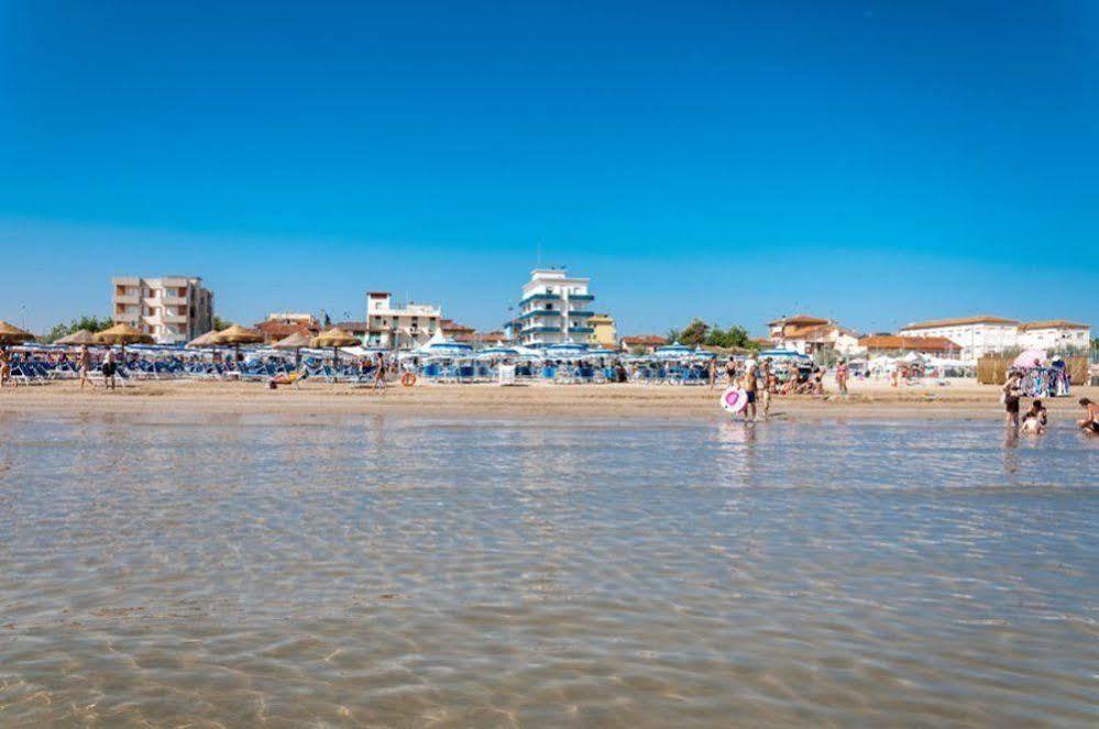 Hotel Sayonara Senigallia Buitenkant foto