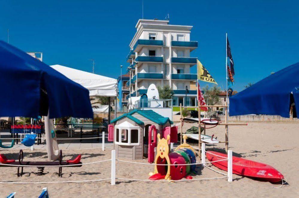 Hotel Sayonara Senigallia Buitenkant foto