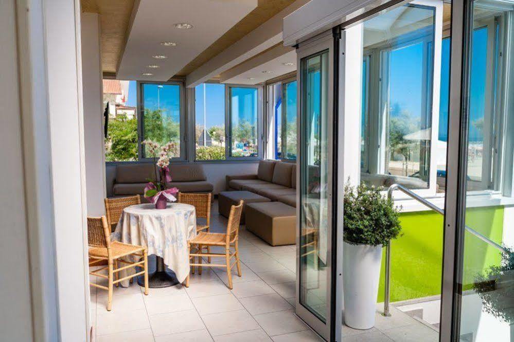 Hotel Sayonara Senigallia Buitenkant foto
