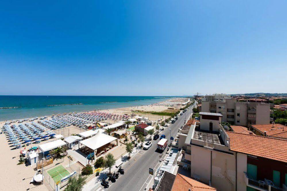 Hotel Sayonara Senigallia Buitenkant foto